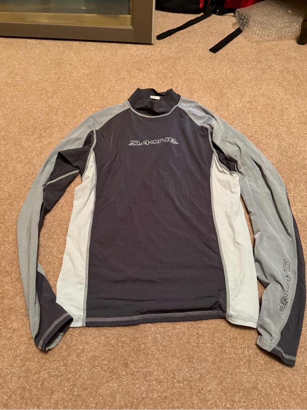 Dakine Men’s Long Sleeve Rash Guard - Black & Light Gray Panels